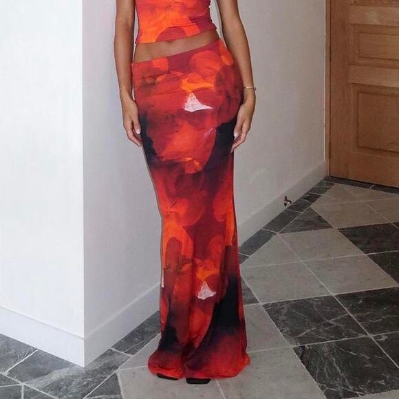 White Fox Boutique Sweet Salutations Maxi Skirt Ember Red & Black Floral Size  M - Picture 4 of 12